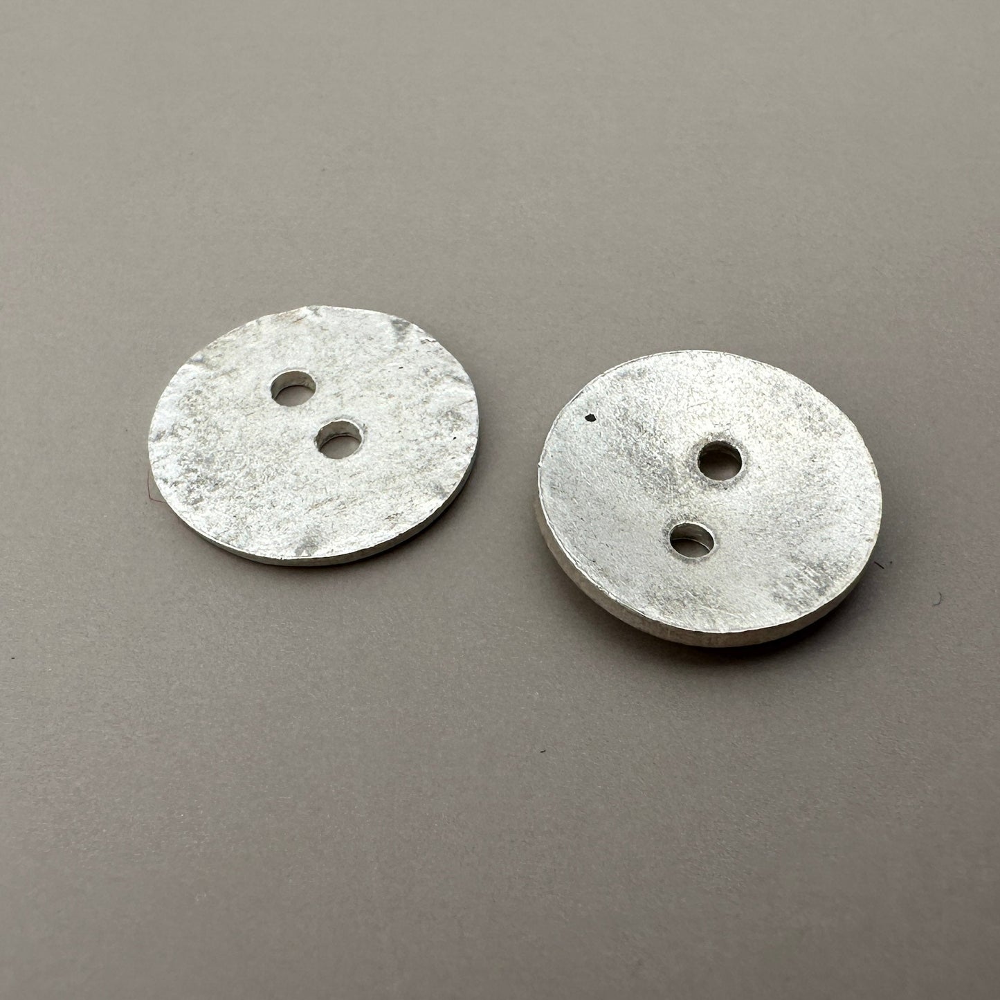 2-Hole Button 15mm Bead (Thai Silver) - 1 pc. (M1856)