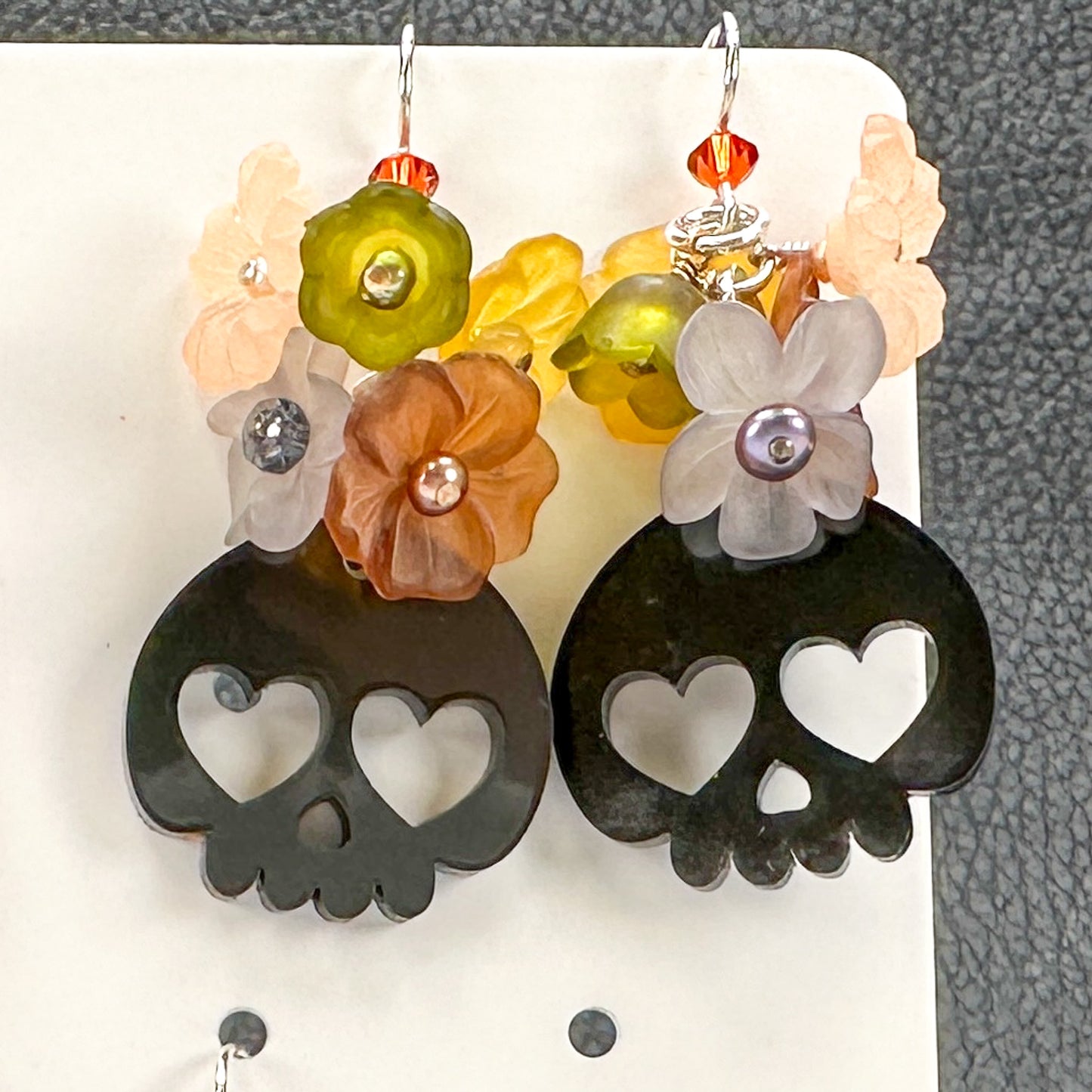 Even MORE Halloween Earrings - 1 pair (J283)