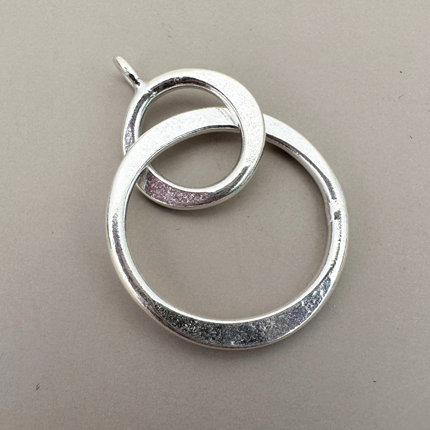 Large Linked Rings Thai Silver Pendant - 1 pc. (M1927)