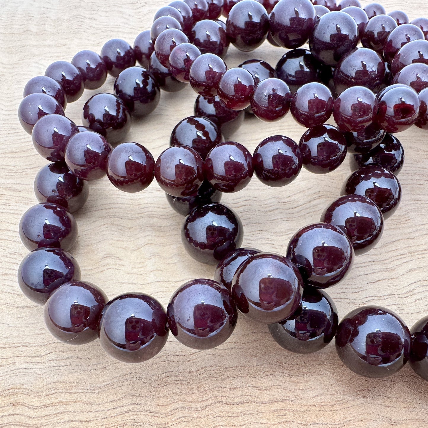 Amazing Star Garnet Smooth Round Bead Stretchy Bracelet (5 Size Options) - 1 piece (J203)