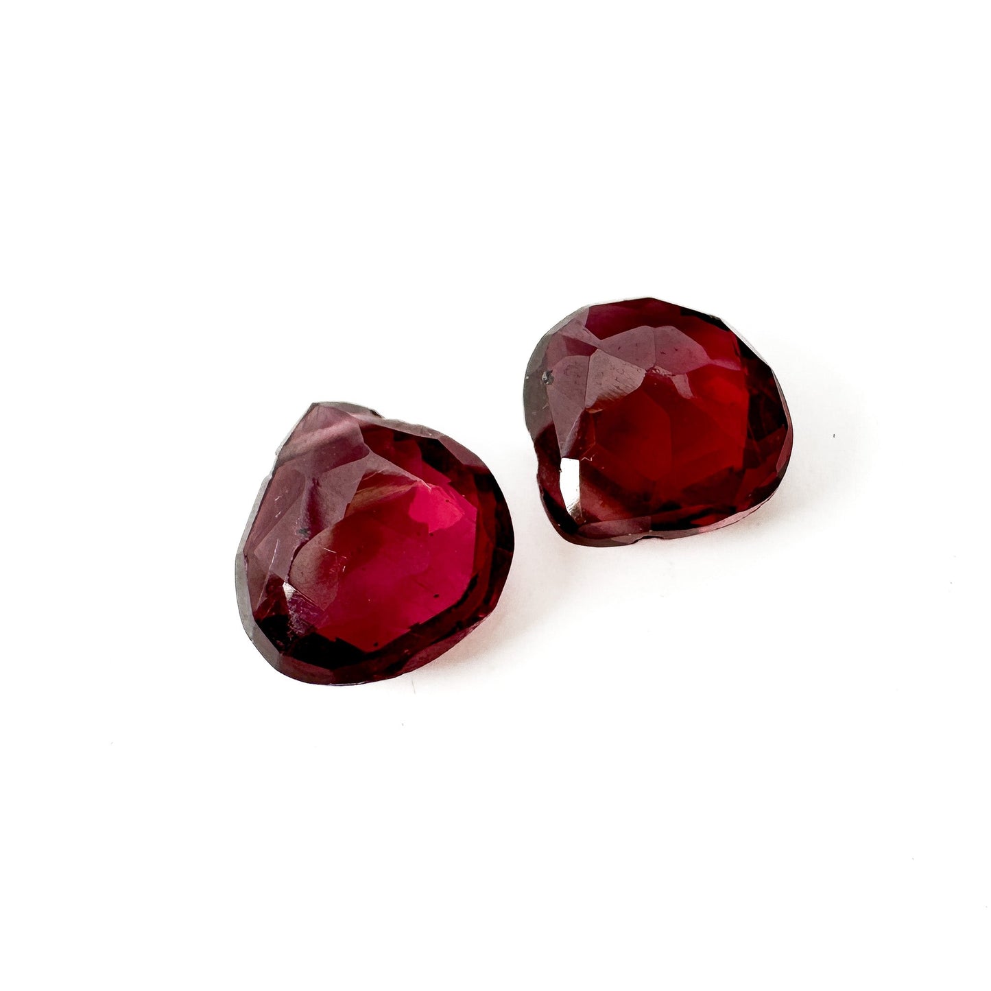 Red Garnet Flat Faceted Heart Tip Drilled Briolette Bead - 1 pc. (P3275)