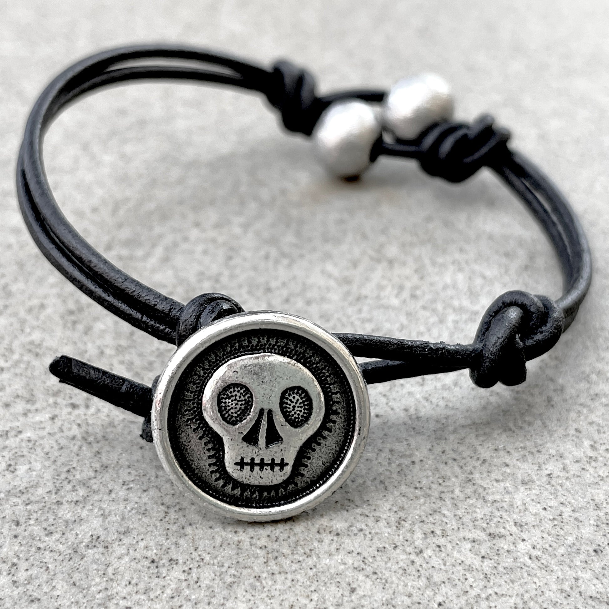 Skully Button (Antique Pewter) - 1 pc.