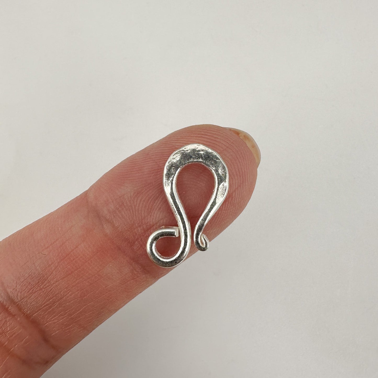 Swirly Hook Clasp Hammered Thai Silver - 1 piece (M1996)