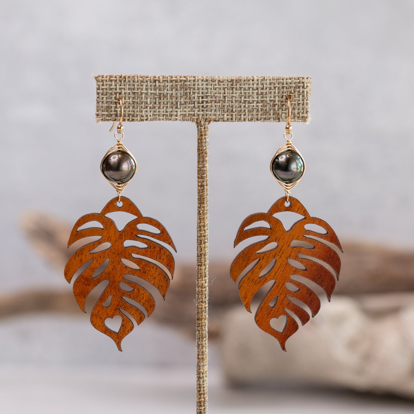 Medium Monstera Leaf Koa Charm -1 pc.